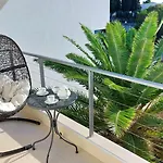 Refresh Boutique *