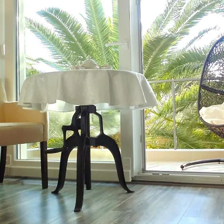 Apartment Refresh Boutique *