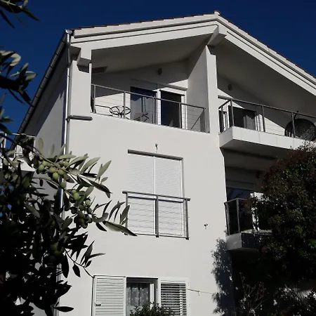 Apartment Refresh Boutique