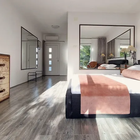 Apartment Refresh Boutique