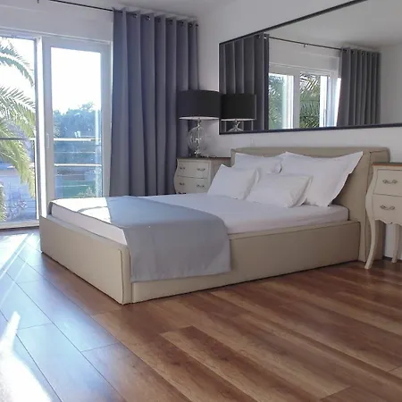 Refresh Boutique Apartment