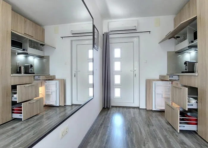 Apartment Refresh Boutique *