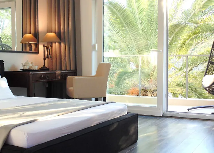 Apartment Refresh Boutique *